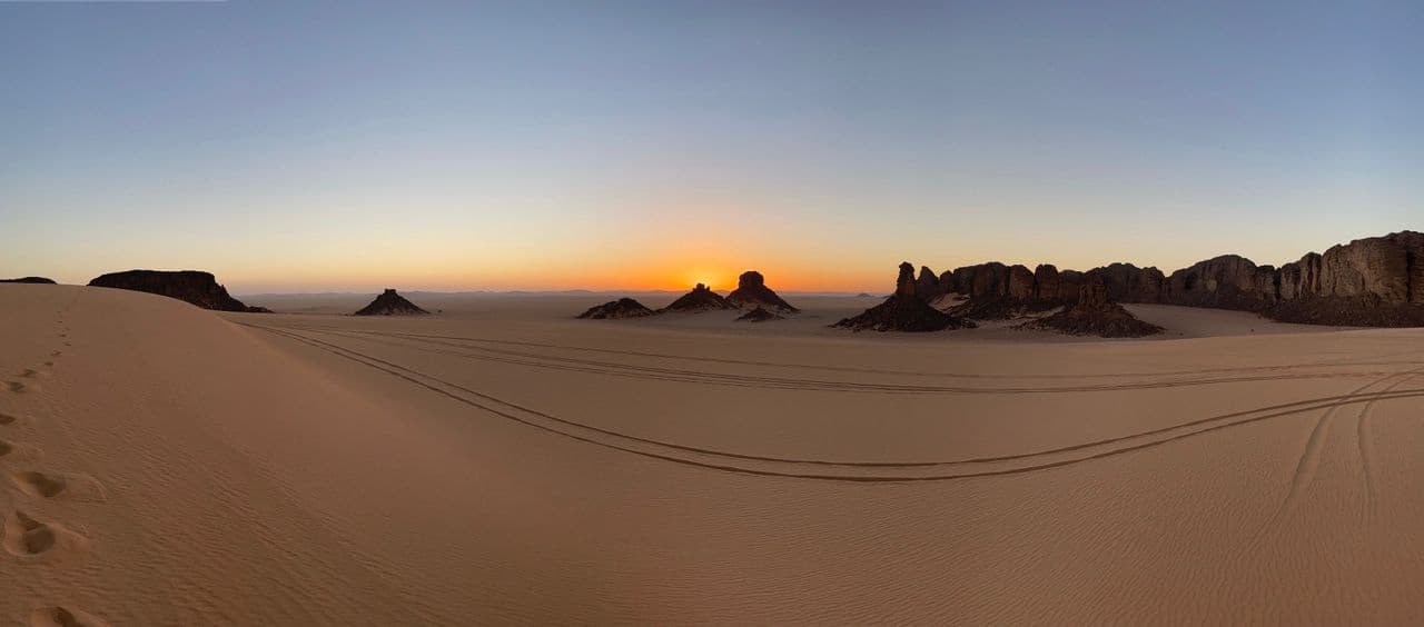 Le désert du Sahara pendant le circuit Issendilene